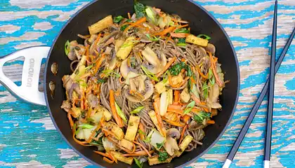 Chinese Stir-Fried Noodles with Veggies