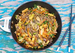Chinese Stir-Fried Noodles with Veggies
