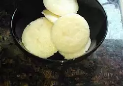 Plain sooji idli/rava idli/semolina idli