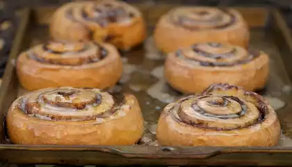 Cinnamon Rolls with Cinnamon Brown Sugar Filling and Cream Cheese Icing 