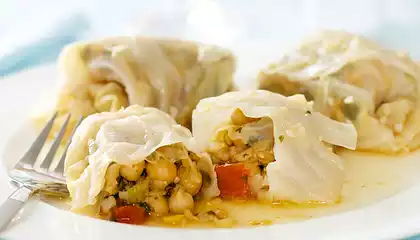 Mihshi Malfuf Bi Zayt (Meatless Cabbage Rolls)