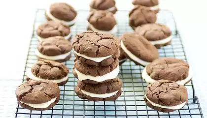 Chocolate Sandwich Cookies with Peppermint Cream