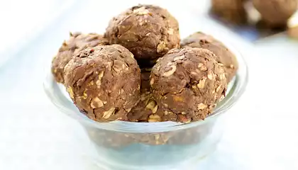 Oats, Peanut Butter and Chocolate Cookie Balls