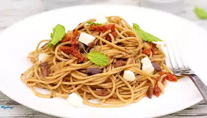 Pasta with Olives and Sun-Dried Tomatoes