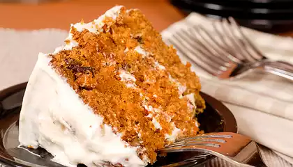 14-Carat Cake with Vanilla Cream Cheese Frosting