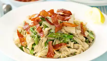 Creamy Asparagus Pasta with Crispy Prosciutto 