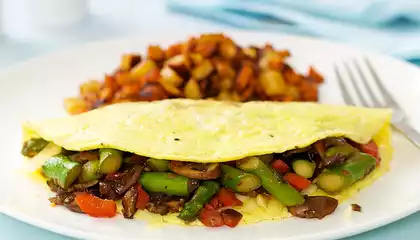 Aspragus, Bell Pepper and Mushroom Omelette 