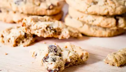 Beth's Spicy Oatmeal Raisin Cookies 