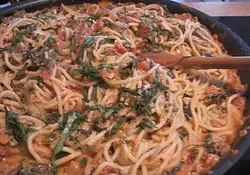 Pasta with Spinach and Tomato Cream Sauce