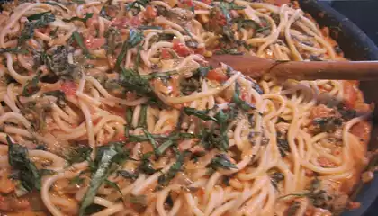 Pasta with Spinach and Tomato Cream Sauce