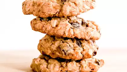 Yummy Oatmeal Raisin and Chocolate Chip Cookies