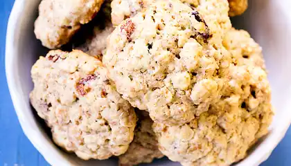 Oatmeal Cookies with Raisins and Walnuts