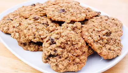 Molasses Oatmeal and Raisin Cookies