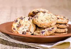 Commercial-Style Oatmeal, Chocolate Chip, Raisin Cookies