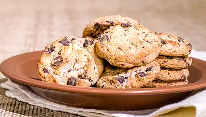 Commercial-Style Oatmeal, Chocolate Chip, Raisin Cookies