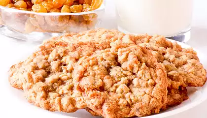 Yummy Raisin Oatmeal Cookies