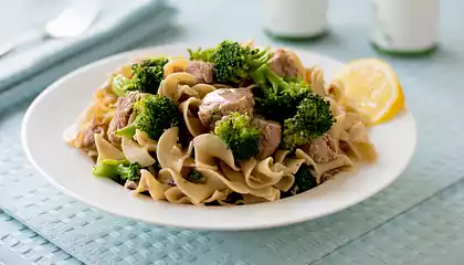 Pasta with Tuna, Broccoli, and Onion