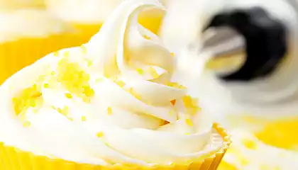 Lemon Cream Cupcakes