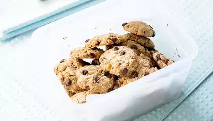 Oatmeal Walnut Chocolate Chip Cookies