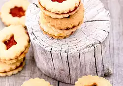 Yummy Linzer Cookies