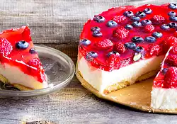 7-Up Lemon Cheesecake with Strawberry Glaze