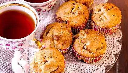 Moist Breakfast Apple Muffins