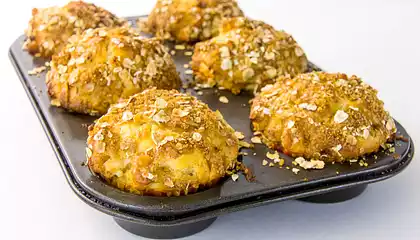 Applesauce Oatmeal Muffins with Crumbles