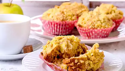 Streusel Snack Apple Muffins