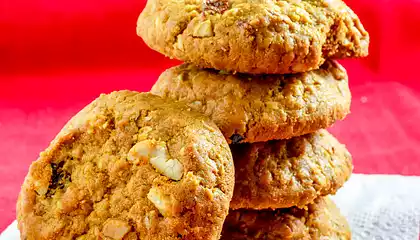 Chocolate Chip Macadamia Crunch Cookies