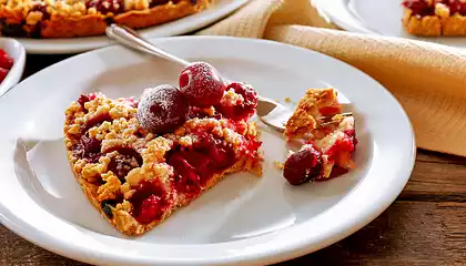 Cherry-Cream Crumble Pie