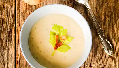 Baked Potato Soup with Bacon and Sour Cream