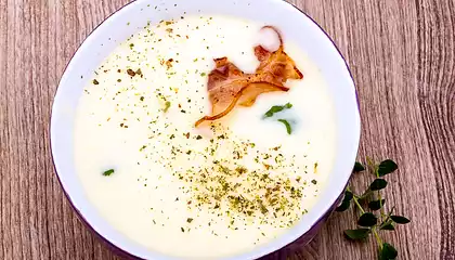 Yummy Bacon-Topped Cheese Soup