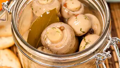 Marynowane Pieczarki (Pickled Mushrooms)