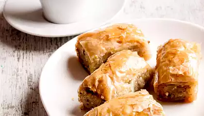 Rolled Baklava with Honey Syrup