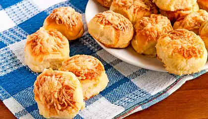 Super Easy Cheddar Biscuits