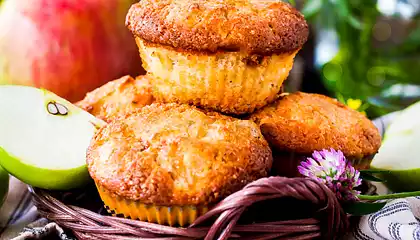 Quick Applesauce Muffins
