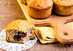 Breakfast Cherry Oatmeal Muffins