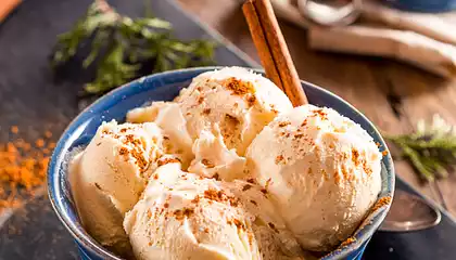 Cinnamon Streusel Ice Cream