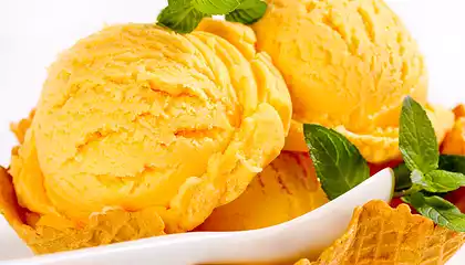 Homemade Peach Ice Cream