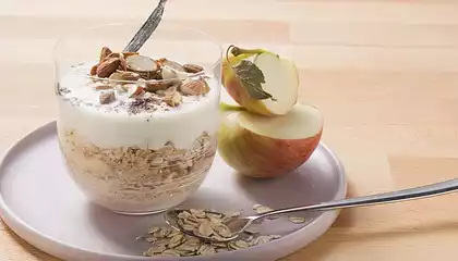 Muesli with Apples and Yogurt 