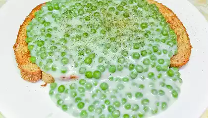 Creamed Peas on Toast