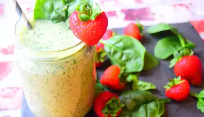 Spinach and Strawberry Smoothie