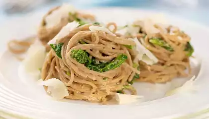 Pasta With Creamy Walnut Sauce and Rapini (Broccoli Rabe)