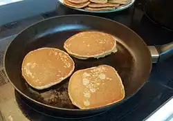Easy Whole Wheat Pancakes