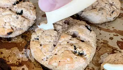 Cream Cheese Topping for Hot-Cross Buns