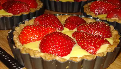 Strawberry or Raspberry Custard Tart