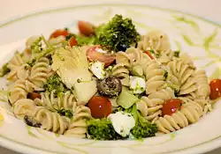 Mediterranean Pasta Salad with Broccoli and Cherry Tomato