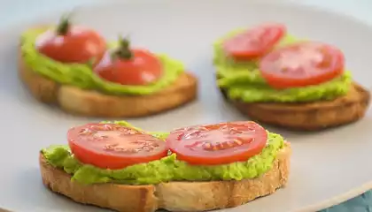 Easy Pea Pesto Crostini