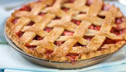 Classic Strawberry Rhubarb Pie