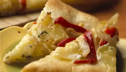 Baby Brie® Caramelized Pepper and Onion Pizza Recipe